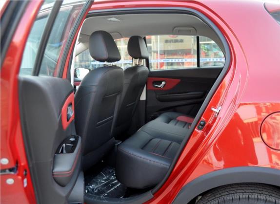 哈弗H1 2015款 1.5L 手动豪华型 车厢座椅   后排空间