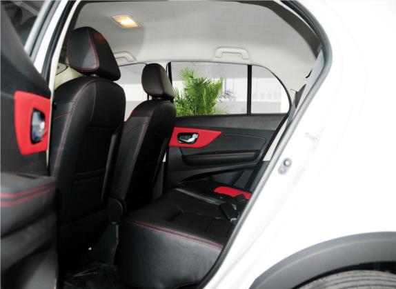 哈弗H1 2015款 1.5L AMT都市型 车厢座椅   后排空间