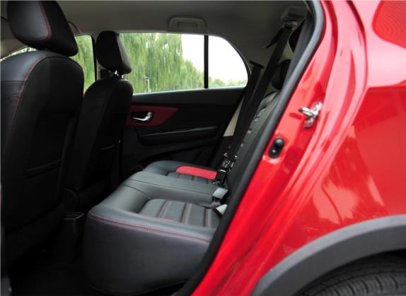 哈弗H1 2015款 1.5L AMT豪华型 车厢座椅   后排空间