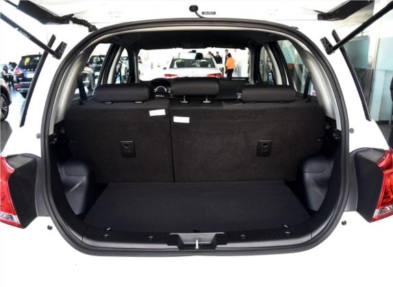 哈弗H1 2016款 红标 1.5L 手动舒适型 车厢座椅   后备厢