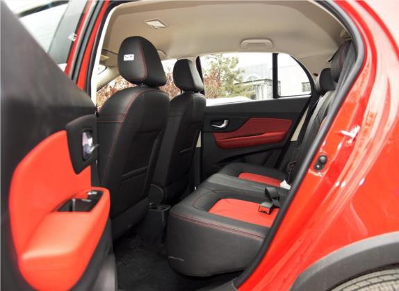 哈弗H1 2016款 改款 蓝标 1.5L AMT舒适型 车厢座椅   后排空间