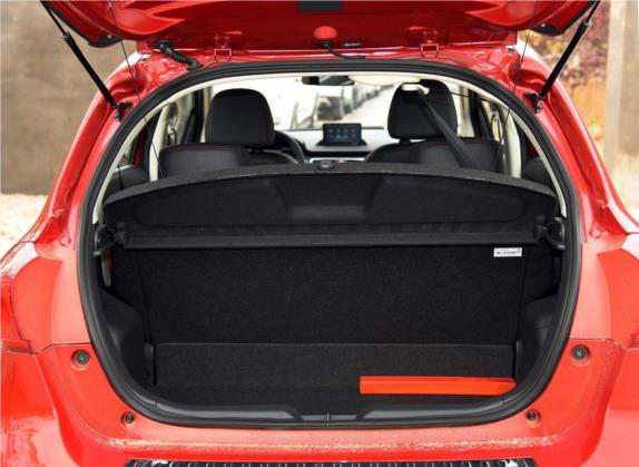哈弗H1 2016款 改款 蓝标 1.5L AMT舒适型 车厢座椅   后备厢