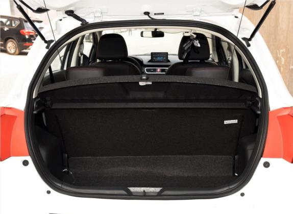 哈弗H1 2016款 改款 蓝标 1.5L AMT豪华型 车厢座椅   后备厢
