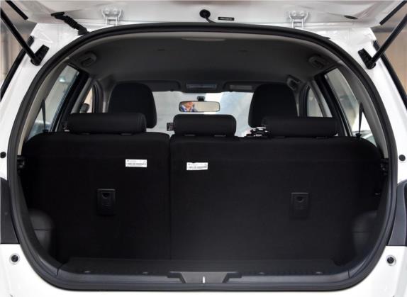 哈弗H1 2017款 红标 1.5L 手动标准型 车厢座椅   后备厢