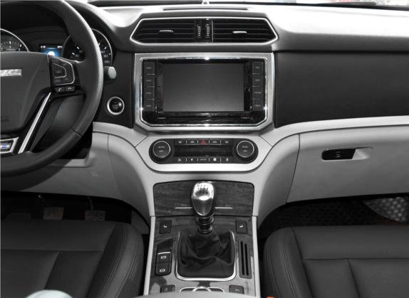 哈弗H6 Coupe 2015款 蓝标 2.0T 手动两驱尊贵型 中控类   中控台