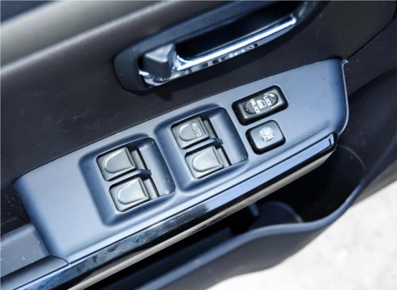 哈弗H3 2012款 锐意版 2.0L 四驱版 车厢座椅   门窗控制