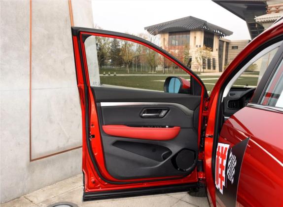 哈弗H2s 2017款 红标 1.5T 双离合豪华型 车厢座椅   前门板