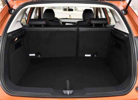 哈弗H2s 2017款 蓝标 1.5T 双离合舒适型 车厢座椅   后备厢