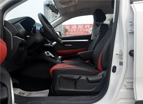 哈弗H2s 2018款 蓝标 1.5T 双离合舒适型 车厢座椅   前排空间