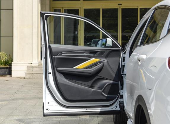 哈弗F7x 2019款 2.0T 两驱极智潮玩版 车厢座椅   前门板