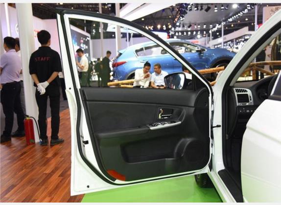 华骐300E 2017款 标准型 车厢座椅   前门板
