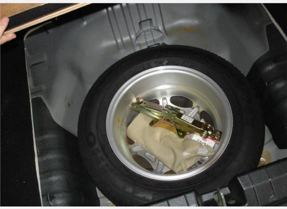 赛豹III 2008款 1.6L 手动舒适型 其他细节类   备胎