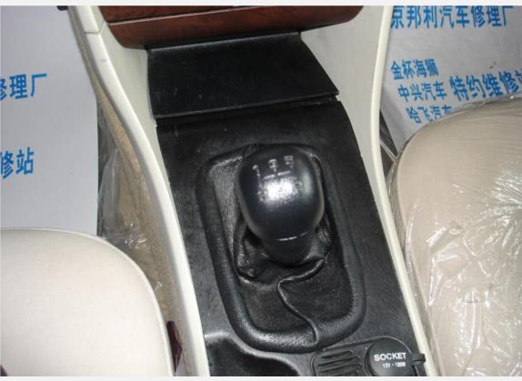 赛豹III 2008款 1.6L 手动舒适型 中控类   挡把