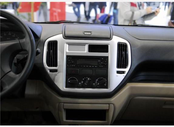 赛马 2004款 1.6L 手动舒适型 中控类   中控台