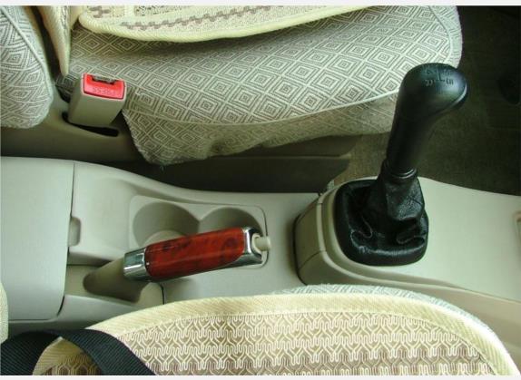 赛马 2004款 1.6L 手动舒适型 中控类   挡把