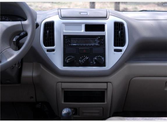 赛马 2009款 1.5L 手动舒适型 中控类   中控台