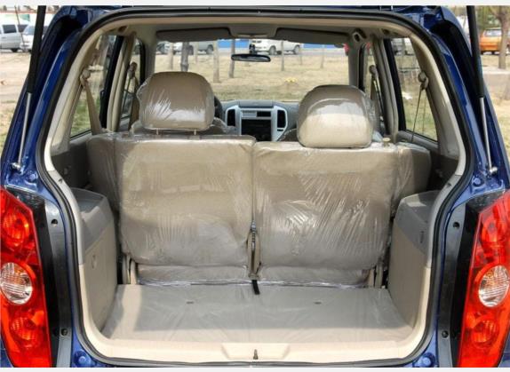 赛马 2009款 1.5L 手动舒适型 车厢座椅   后备厢