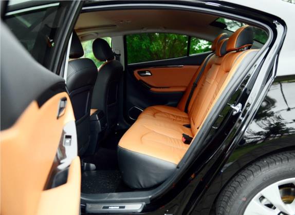 海马M8 2015款 1.8T 自动豪华型 车厢座椅   后排空间