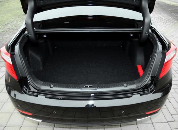 海马M8 2015款 1.8T 自动豪华型 车厢座椅   后备厢