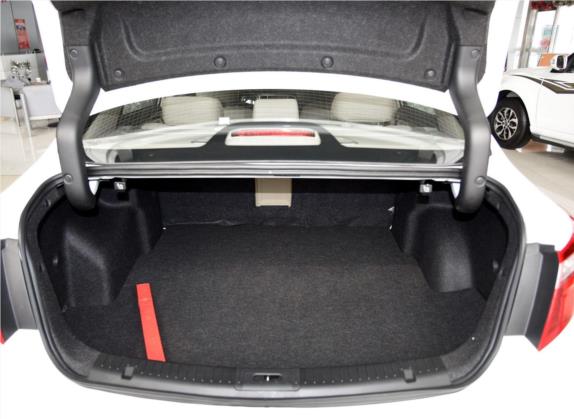 海马M8 2015款 1.8T 自动舒适型 车厢座椅   后备厢