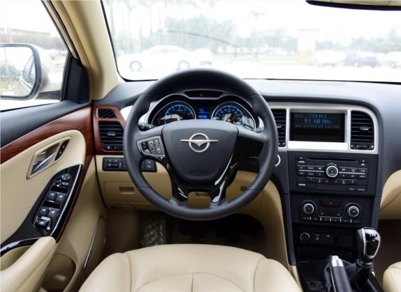 海马M8 2015款 2.0L 手动时尚型 中控类   驾驶位