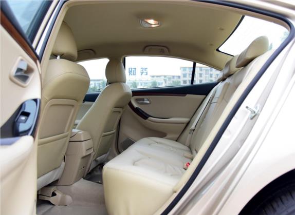 海马M8 2015款 2.0L 手动时尚型 车厢座椅   后排空间