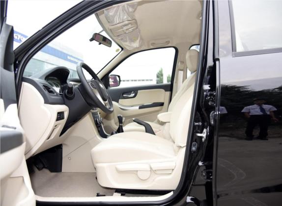 海马S7 2015款 改款 2.0L 手动纵享型 车厢座椅   前排空间