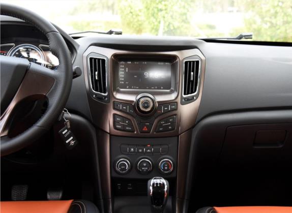 海马S7 2015款 改款 2.0L 手动纵骋型 中控类   中控台