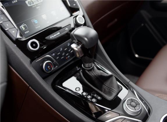 海马V70 2016款 1.5T 自动适·畅型 6座 中控类   挡把