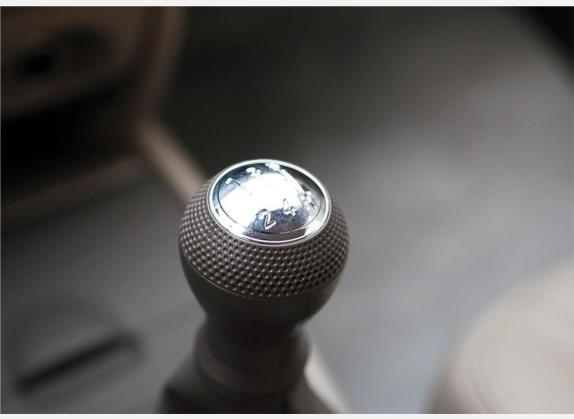 海福星 2007款 1.6L 手动舒适GLX 中控类   挡把