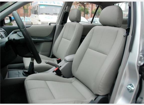 海福星 2010款 1.6L 手动舒适天窗版 车厢座椅   前排空间