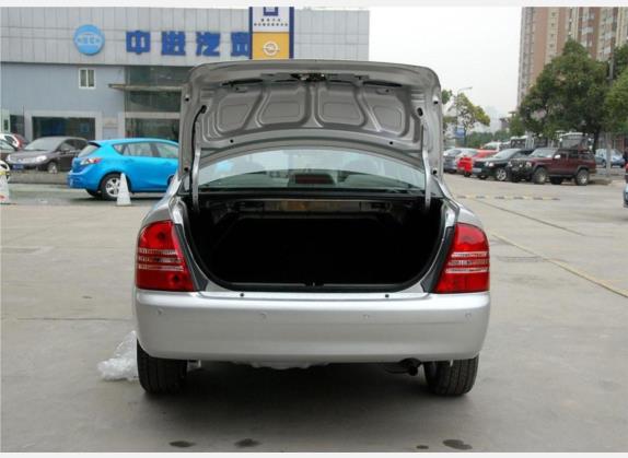 海福星 2010款 1.6L 手动舒适天窗版 车厢座椅   后备厢