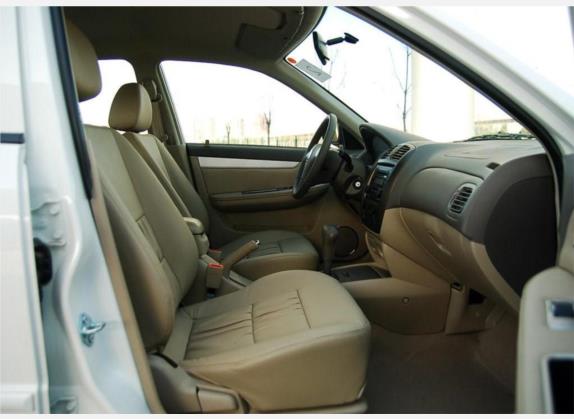 福美来 2006款 1.6L 自动舒适DX 车厢座椅   前排空间