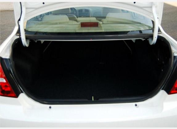 福美来 2006款 1.6L 自动舒适DX 车厢座椅   后备厢