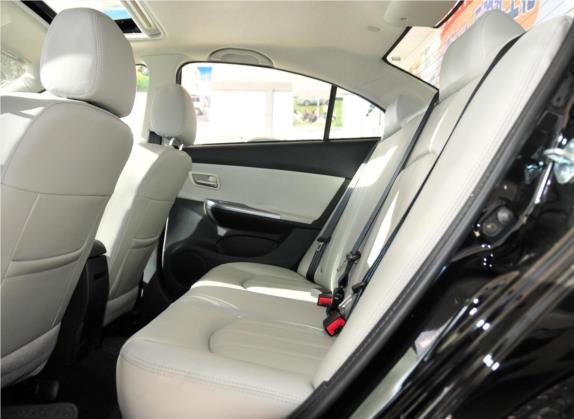 福美来 2011款 1.6L 手动豪华版 车厢座椅   后排空间
