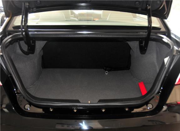 福美来 2011款 1.6L 手动豪华版 车厢座椅   后备厢