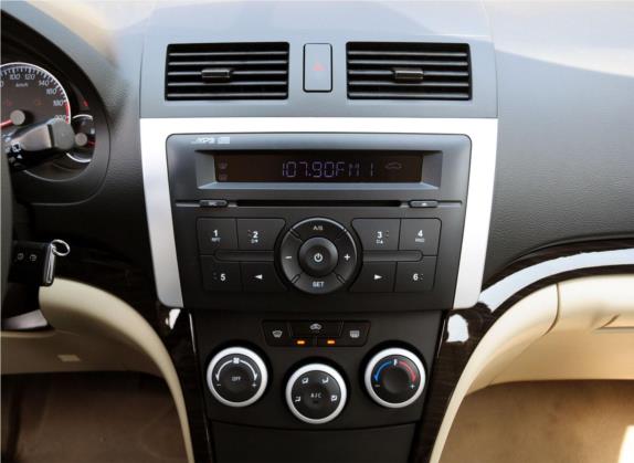福美来 2012款 两厢 1.6L 自动精英版 中控类   中控台