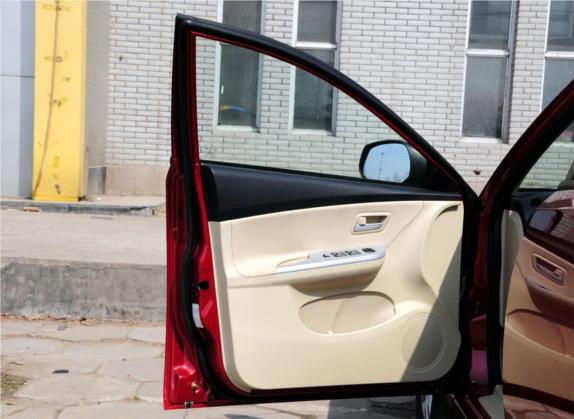 福美来 2012款 两厢 1.6L 自动精英版 车厢座椅   前门板