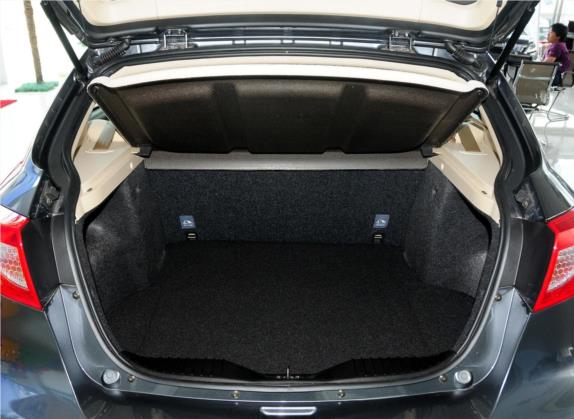 福美来 2012款 两厢 1.6L 手动旗舰版 车厢座椅   后备厢