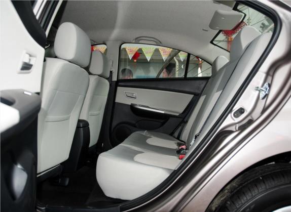 福美来 2013款 三厢 1.6L 手动风尚版 车厢座椅   后排空间