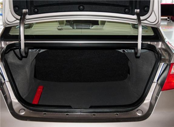 福美来 2013款 三厢 1.6L 手动风尚版 车厢座椅   后备厢