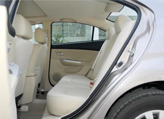 福美来 2013款 三厢 1.6L 手动精英版 车厢座椅   后排空间