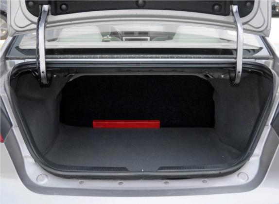 福美来 2013款 三厢 1.6L 手动精英版 车厢座椅   后备厢