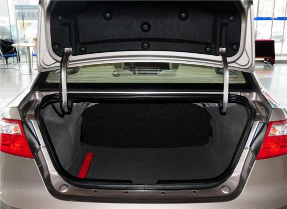 福美来 2013款 三厢 1.6L 手动旗舰版 车厢座椅   后备厢