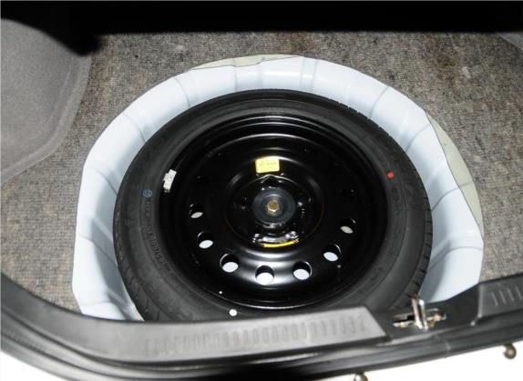 福美来 2014款 三厢 1.6L 手动冠军版 其他细节类   备胎