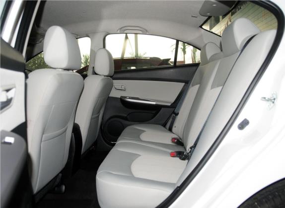 福美来 2014款 三厢 1.6L 手动冠军版 车厢座椅   后排空间