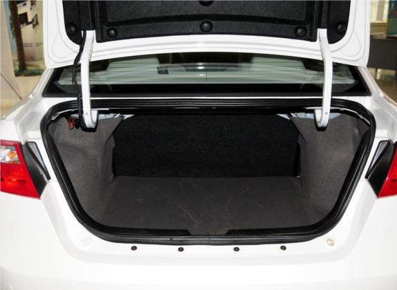 福美来 2014款 三厢 1.6L 手动冠军版 车厢座椅   后备厢