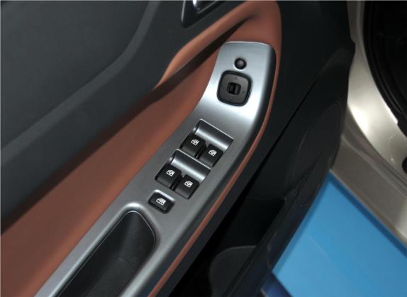 福美来 2014款 M5 1.6L 自动尊贵型 车厢座椅   门窗控制