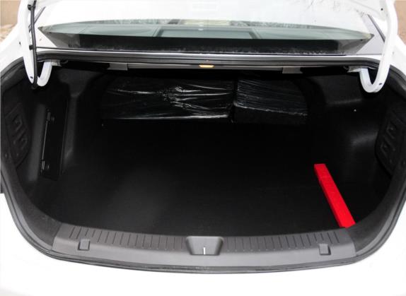 福美来 2014款 M5 1.6L 手动舒适型 车厢座椅   后备厢