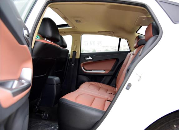 福美来 2014款 M5 1.6L 手动尊贵型 车厢座椅   后排空间